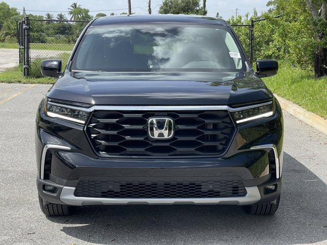 new 2025 Honda Pilot car, priced at $46,695