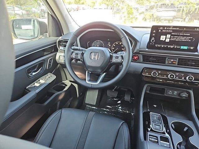 new 2025 Honda Pilot car, priced at $49,650