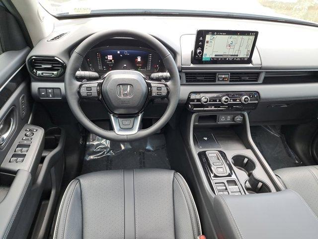 new 2025 Honda Pilot car, priced at $55,975