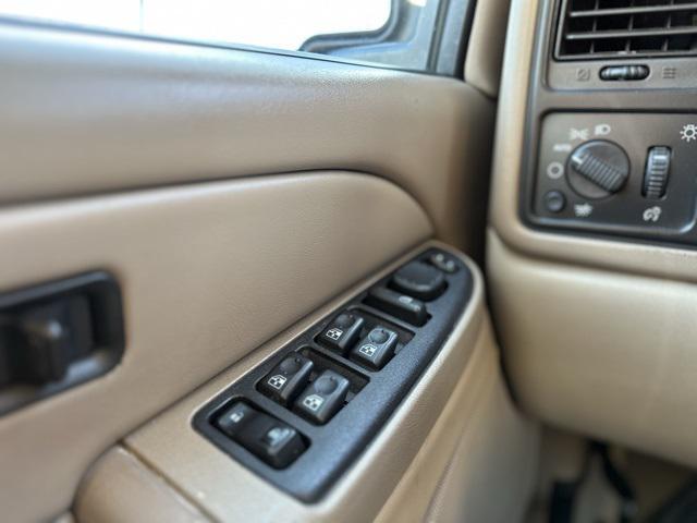 used 2005 Chevrolet Suburban car, priced at $9,995