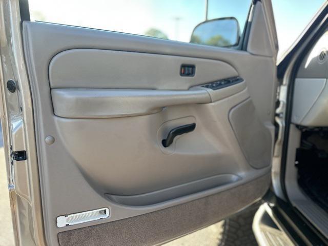 used 2005 Chevrolet Suburban car, priced at $9,995