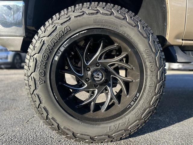 used 2005 Chevrolet Suburban car, priced at $9,995