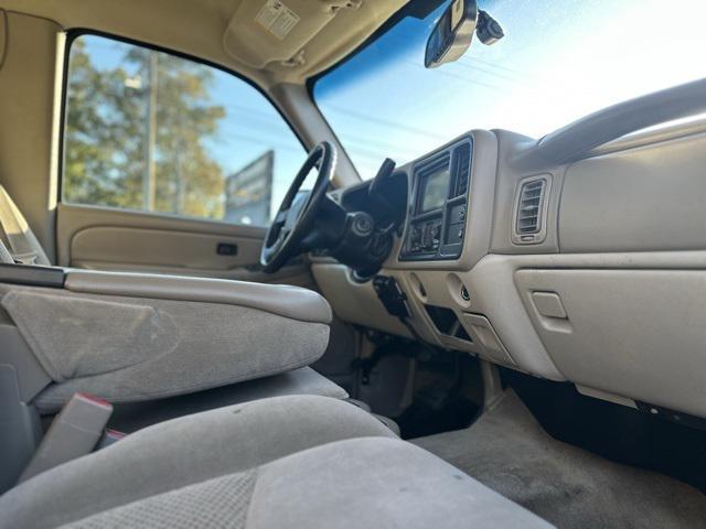used 2005 Chevrolet Suburban car, priced at $9,995