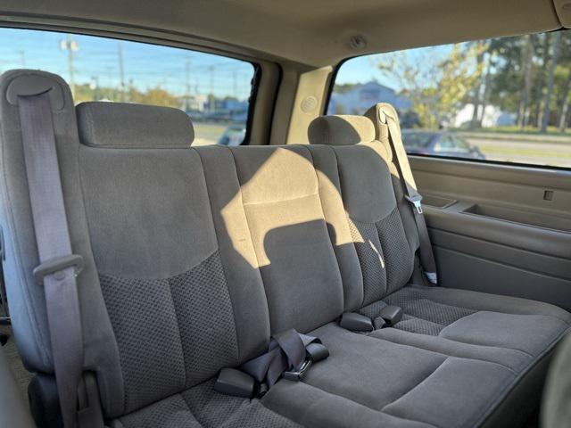 used 2005 Chevrolet Suburban car, priced at $9,995