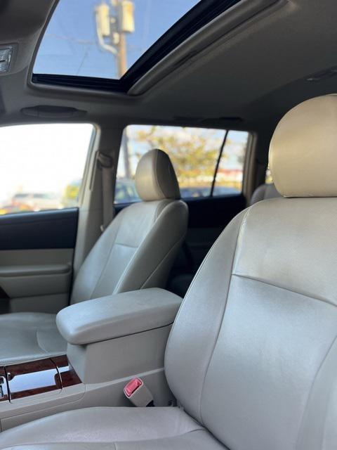 used 2013 Toyota Highlander car, priced at $14,799