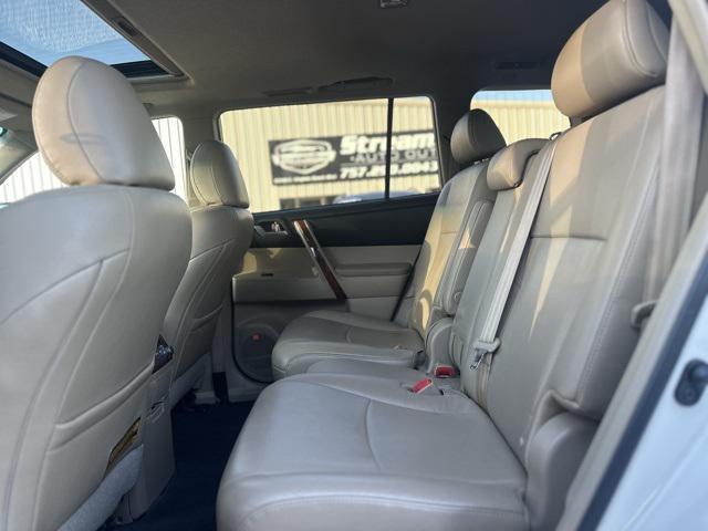 used 2013 Toyota Highlander car, priced at $14,799