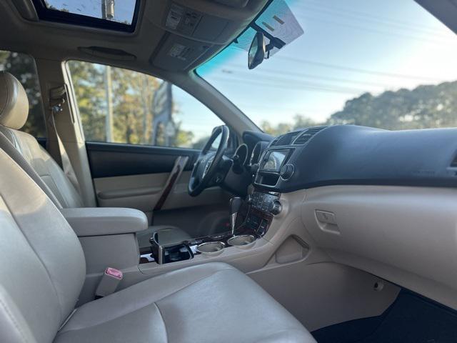 used 2013 Toyota Highlander car, priced at $14,799