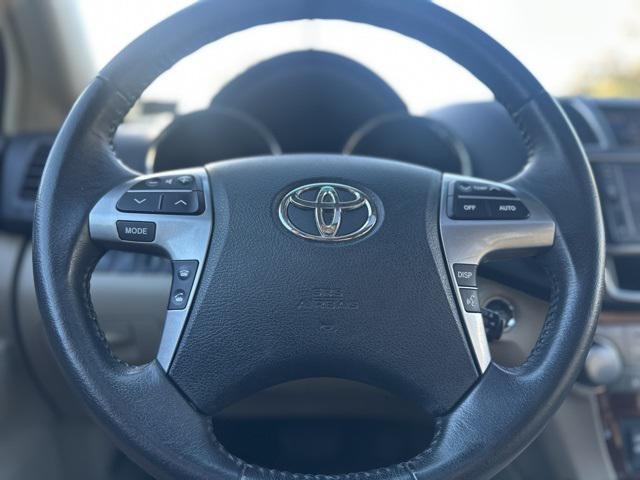 used 2013 Toyota Highlander car, priced at $14,799