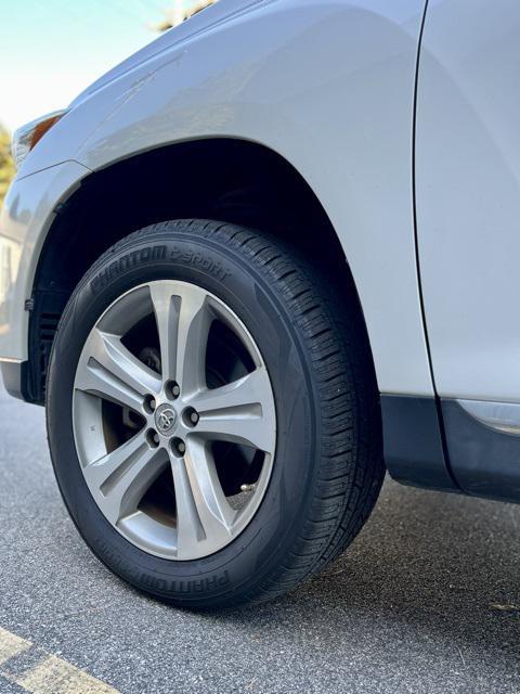 used 2013 Toyota Highlander car, priced at $14,799