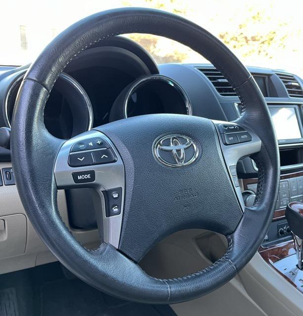 used 2013 Toyota Highlander car, priced at $14,799