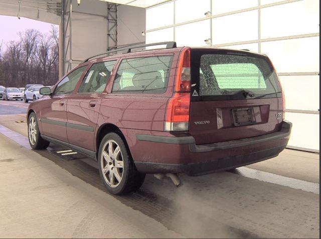 used 2004 Volvo V70 car, priced at $3,500