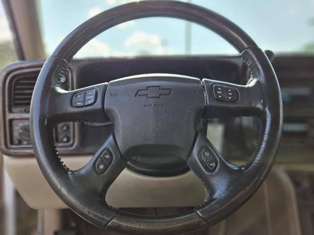 used 2006 Chevrolet Avalanche car, priced at $15,500