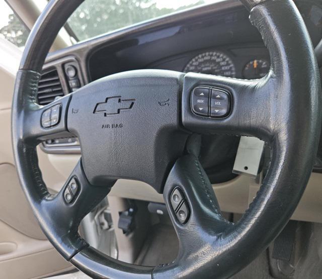 used 2006 Chevrolet Avalanche car, priced at $15,500
