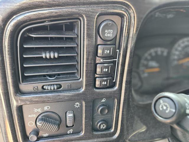 used 2006 Chevrolet Avalanche car, priced at $15,500