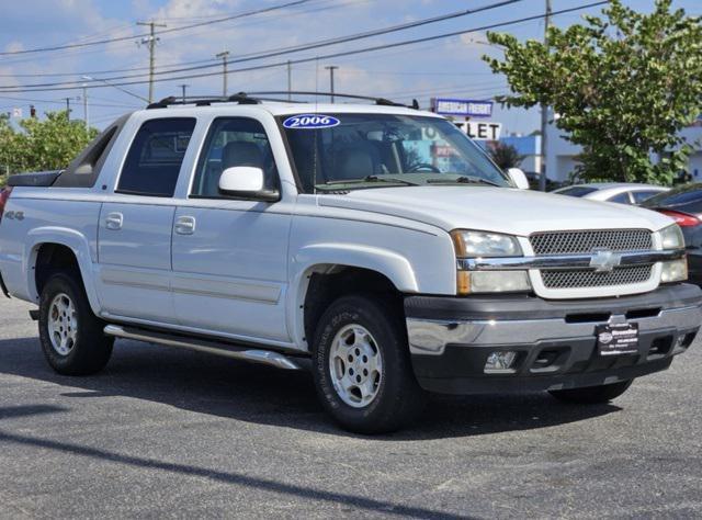 used 2006 Chevrolet Avalanche car, priced at $15,500