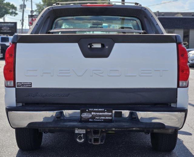 used 2006 Chevrolet Avalanche car, priced at $15,500