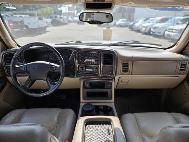 used 2006 Chevrolet Avalanche car, priced at $15,500