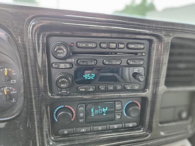 used 2006 Chevrolet Avalanche car, priced at $15,500