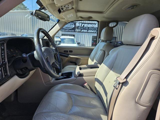 used 2006 Chevrolet Avalanche car, priced at $15,500