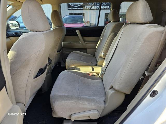 used 2013 Toyota Highlander car, priced at $9,995