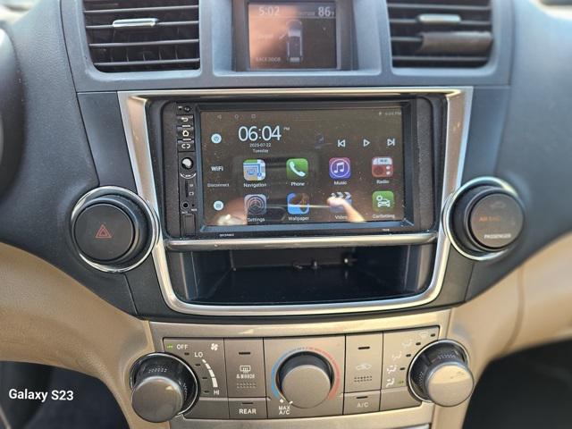 used 2013 Toyota Highlander car, priced at $9,995