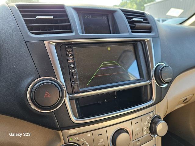 used 2013 Toyota Highlander car, priced at $9,995