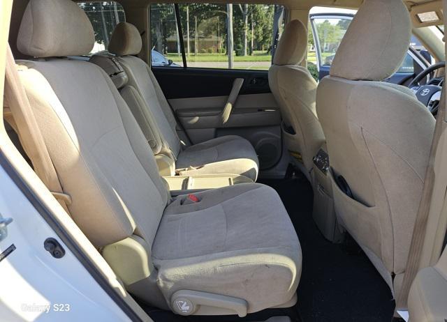 used 2013 Toyota Highlander car, priced at $9,995