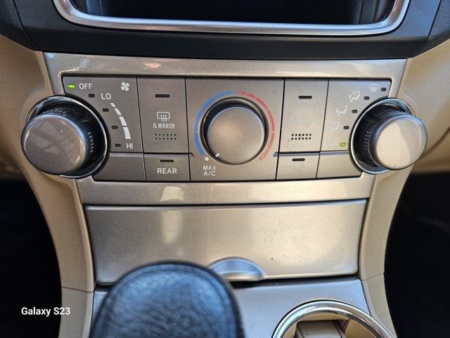 used 2013 Toyota Highlander car, priced at $9,995