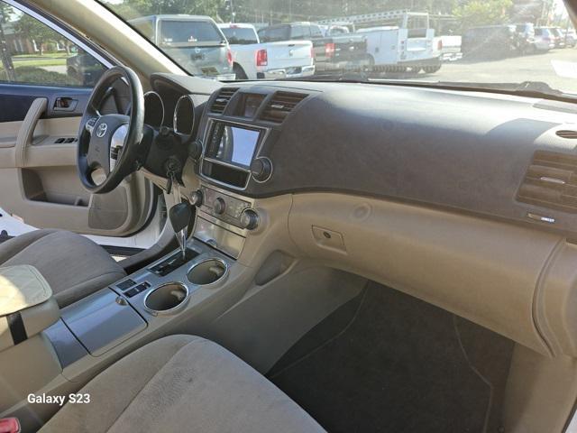 used 2013 Toyota Highlander car, priced at $9,995