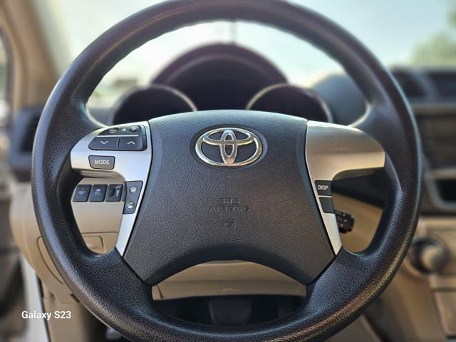 used 2013 Toyota Highlander car, priced at $9,995