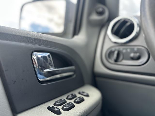 used 2005 Ford Expedition car, priced at $6,500