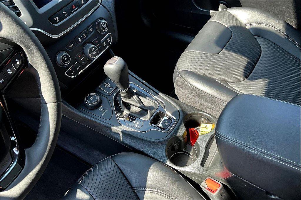 used 2023 Jeep Cherokee car, priced at $28,400