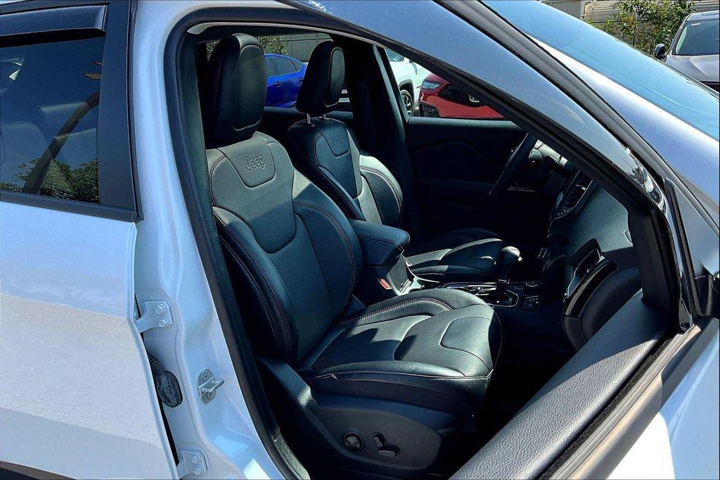used 2023 Jeep Cherokee car, priced at $28,400