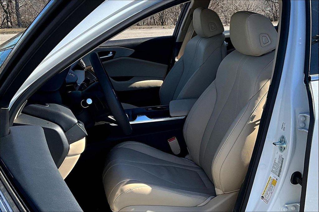 used 2025 Acura TLX car, priced at $40,000