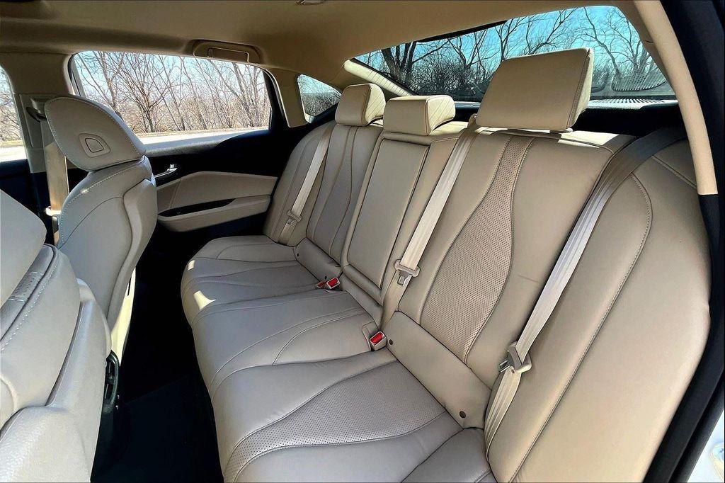 used 2025 Acura TLX car, priced at $40,000