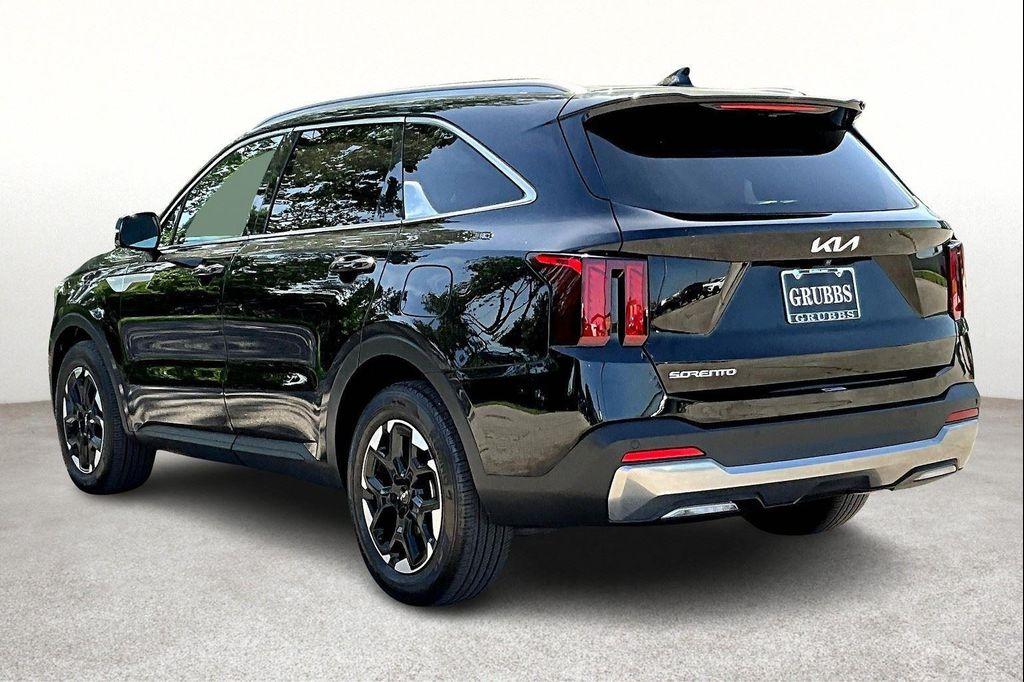 used 2024 Kia Sorento car, priced at $30,222