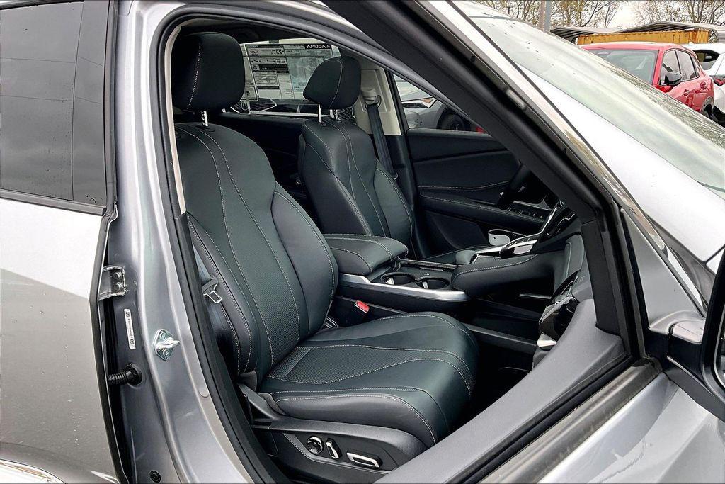 used 2025 Acura RDX car, priced at $41,900