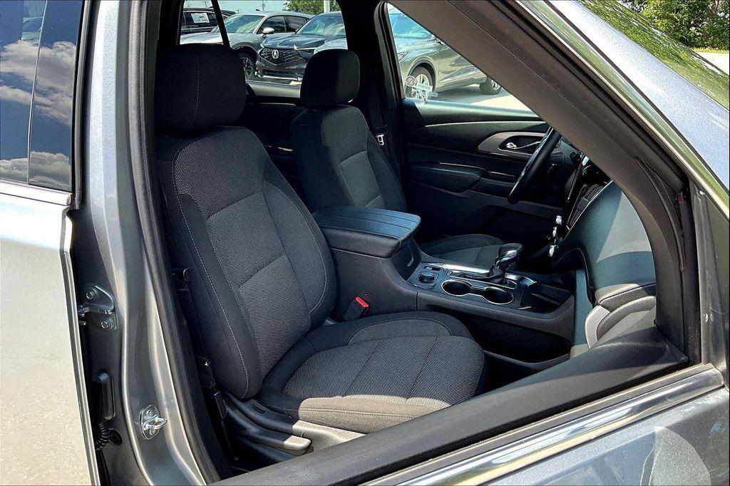 used 2023 Chevrolet Traverse car, priced at $28,444