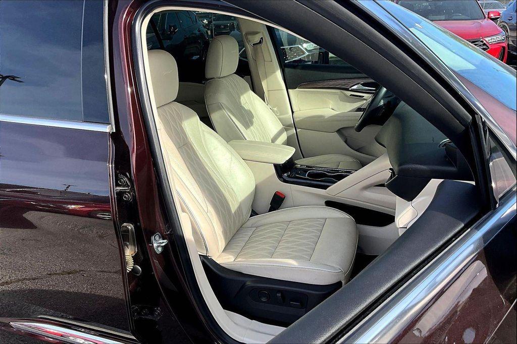 used 2021 Buick Envision car, priced at $25,000