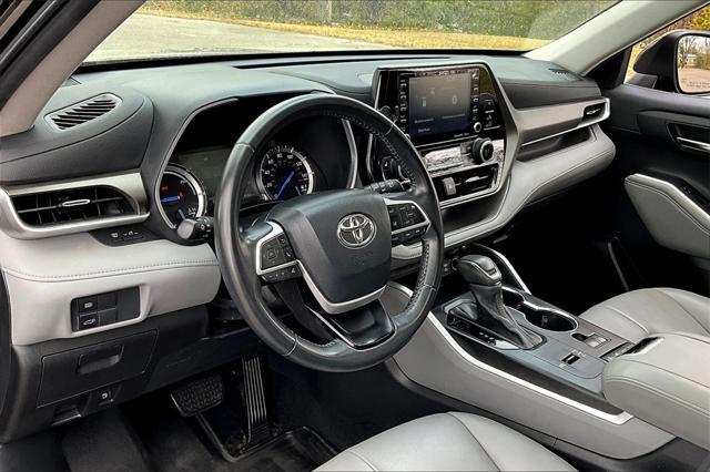 used 2022 Toyota Highlander Hybrid car, priced at $34,000