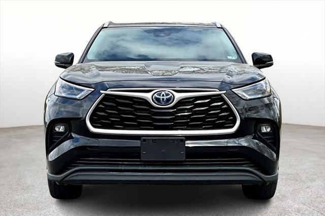 used 2022 Toyota Highlander Hybrid car, priced at $31,800