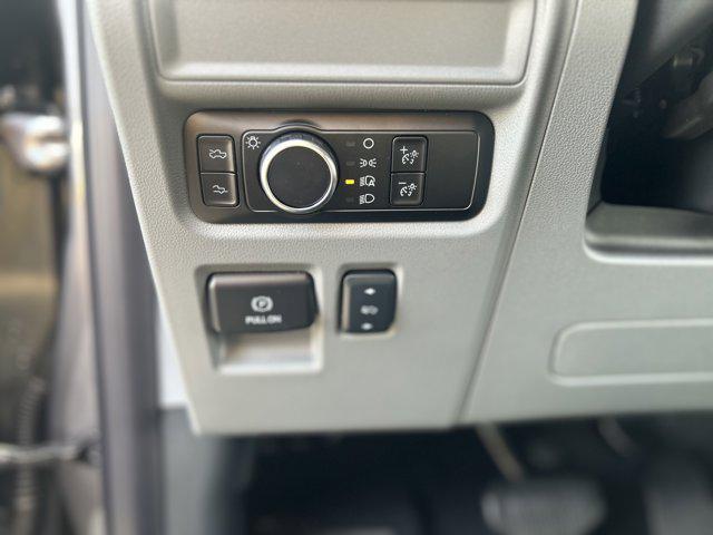 new 2025 Ford F-150 Lightning car