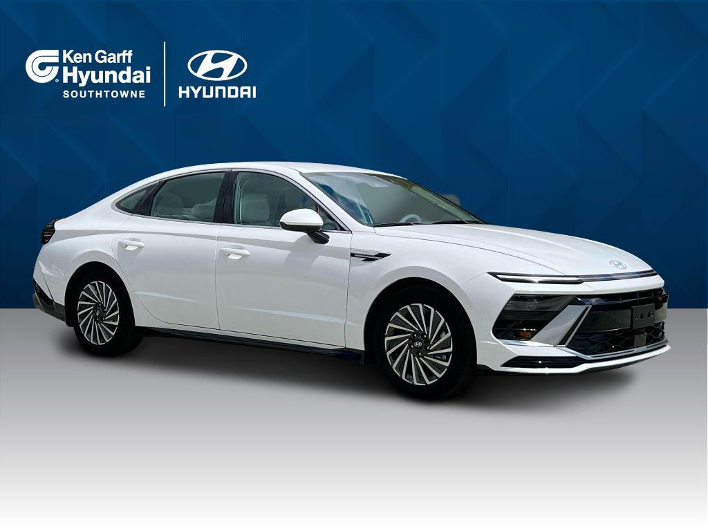 new 2025 Hyundai Sonata Hybrid car, priced at $32,180