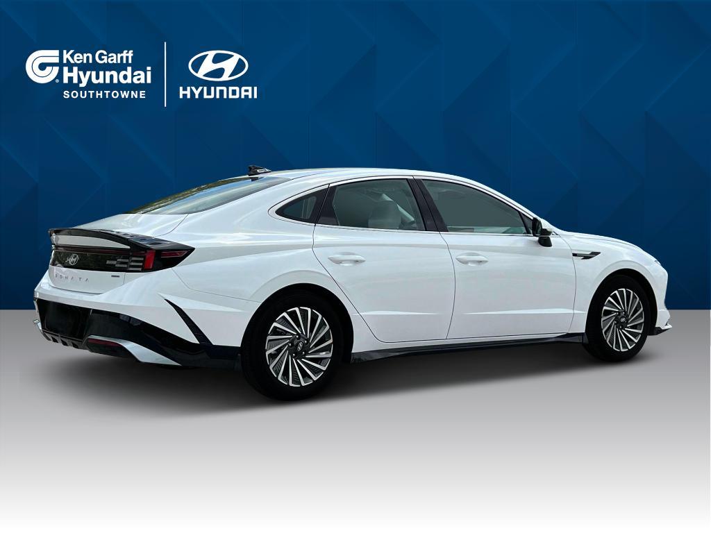 new 2025 Hyundai Sonata Hybrid car, priced at $32,180