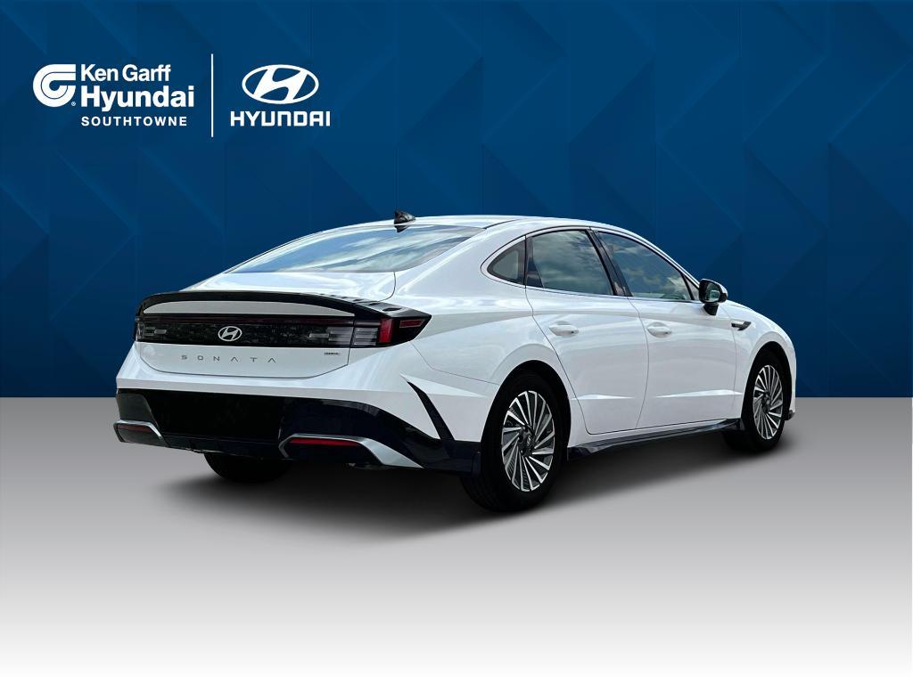 new 2025 Hyundai Sonata Hybrid car, priced at $32,180