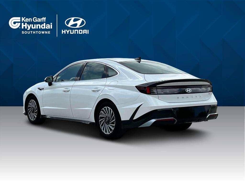 new 2025 Hyundai Sonata Hybrid car, priced at $32,180