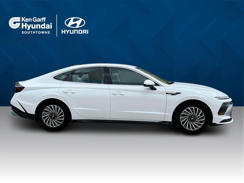 new 2025 Hyundai Sonata Hybrid car, priced at $32,180