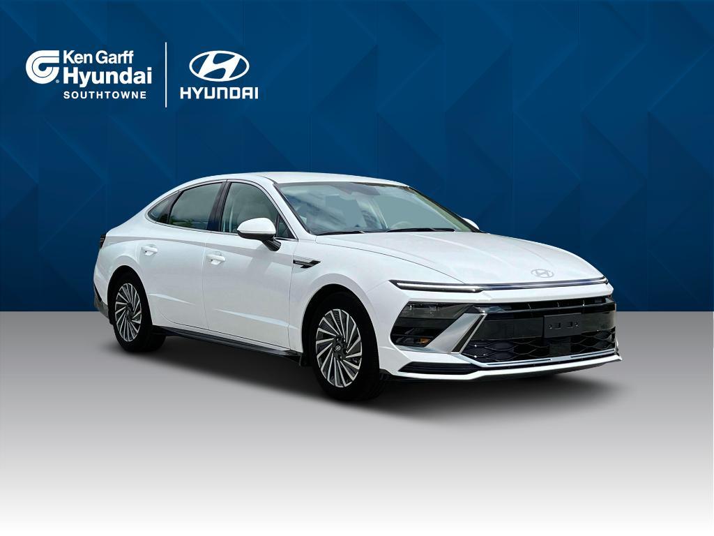 new 2025 Hyundai Sonata Hybrid car, priced at $32,180