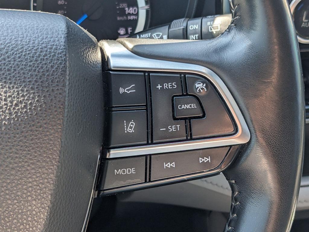 used 2021 Toyota Highlander Hybrid car, priced at $22,950