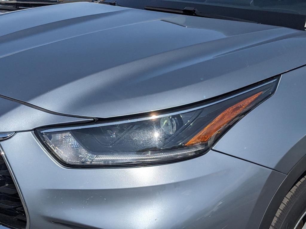 used 2021 Toyota Highlander Hybrid car, priced at $22,950
